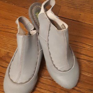 El Naturalista Heels